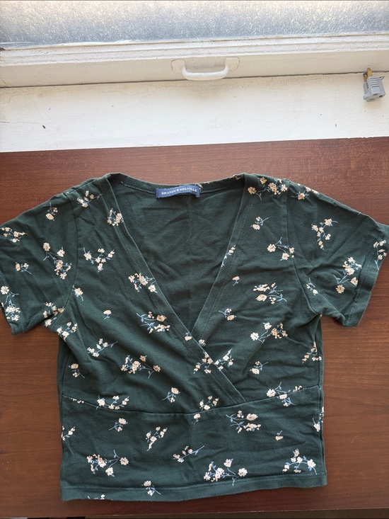 Brandy Melville Tops - Brandy Melville Dark Green Floral Wrap Crop Top